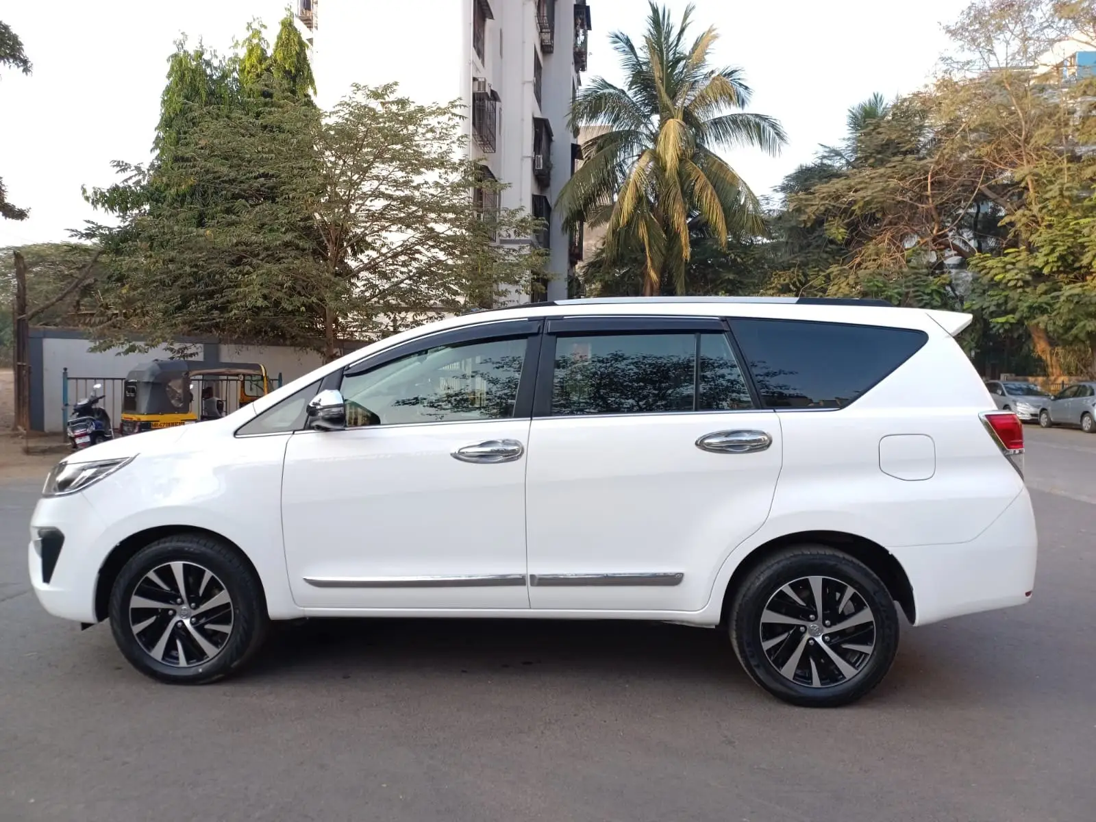 2021-toyota-innova-crysta-zx-automatic-diesel