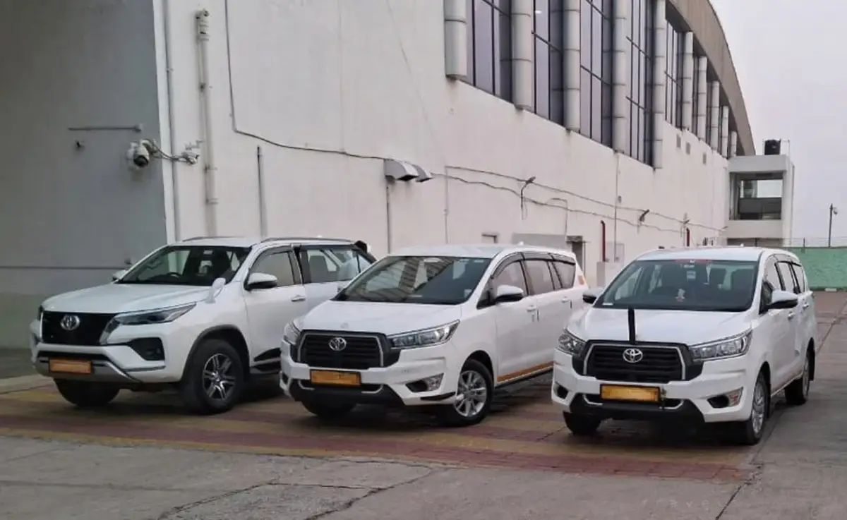 innova-crysta-on-rent (1)